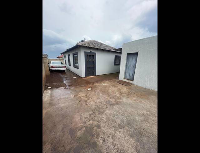 3 BEDROOM PROPERTY TO RENT IN LUFHERENG